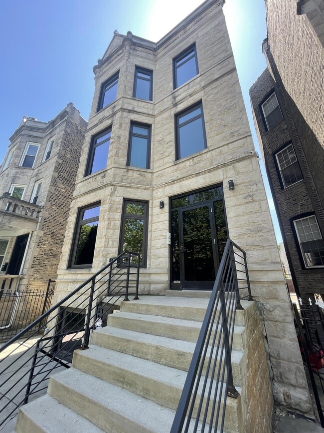 Primary Photo - 3321 W Pierce Ave
