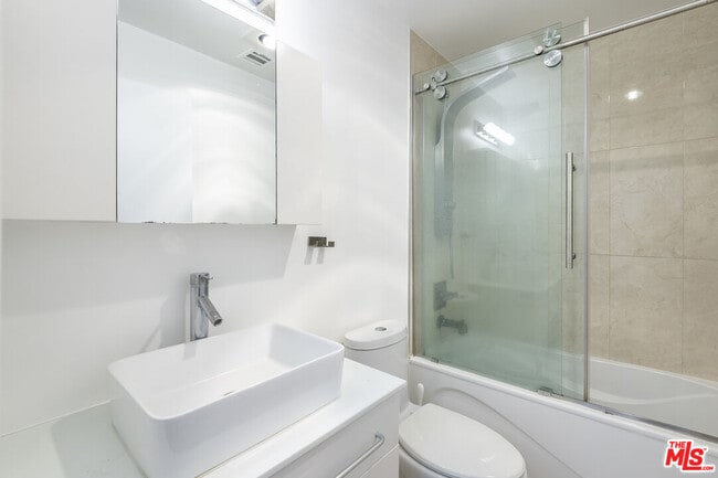 Building Photo - 15425 Antioch St