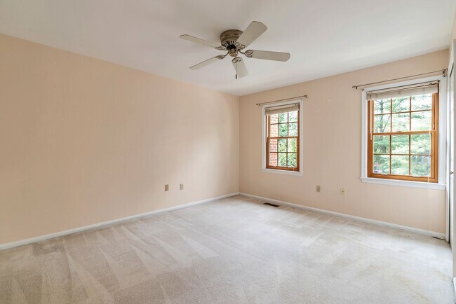 Building Photo - Very Charming 3 Bedroom And 2.5 Bathroom Townhouse With Private Deck In Country Creek