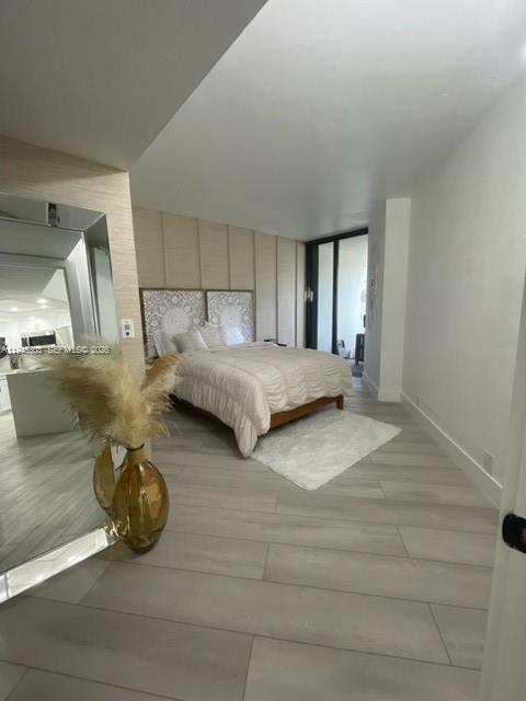 Building Photo - 520 Brickell Key Dr