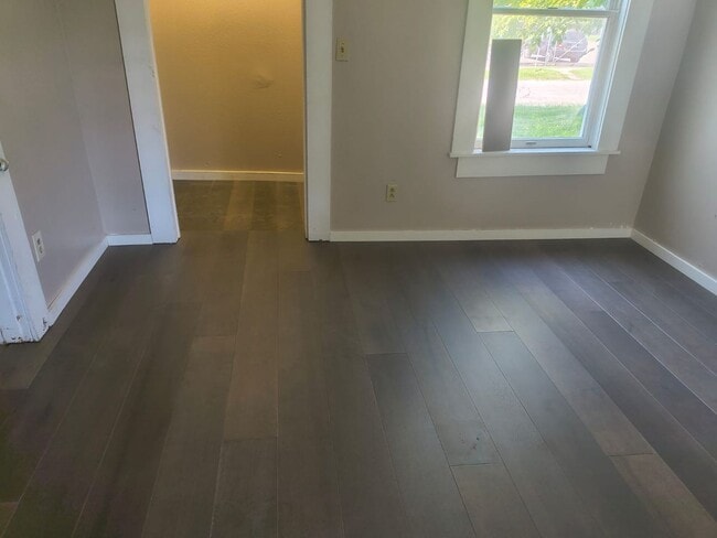 Building Photo - 4 bedrooms