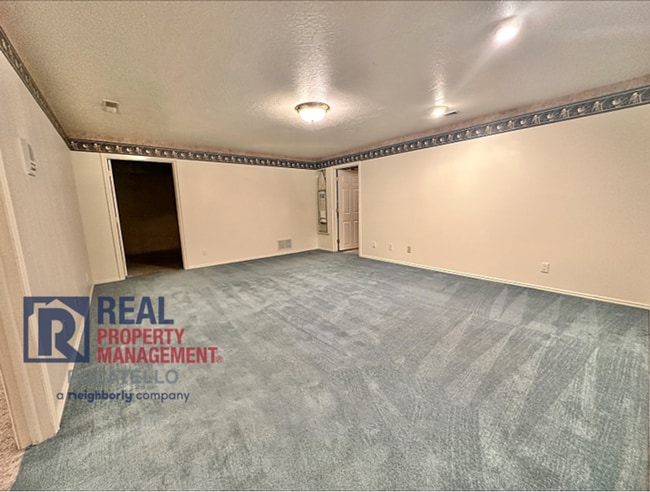 Building Photo - 3 Bed 2.5 Bath Twin Home - Double Car Gara...