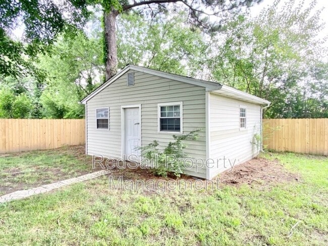 Building Photo - 504 Beech Dr