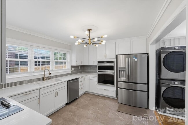 Building Photo - 2214 Arnold Dr