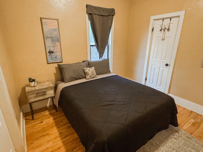 Building Photo - 1603 Elm Ave