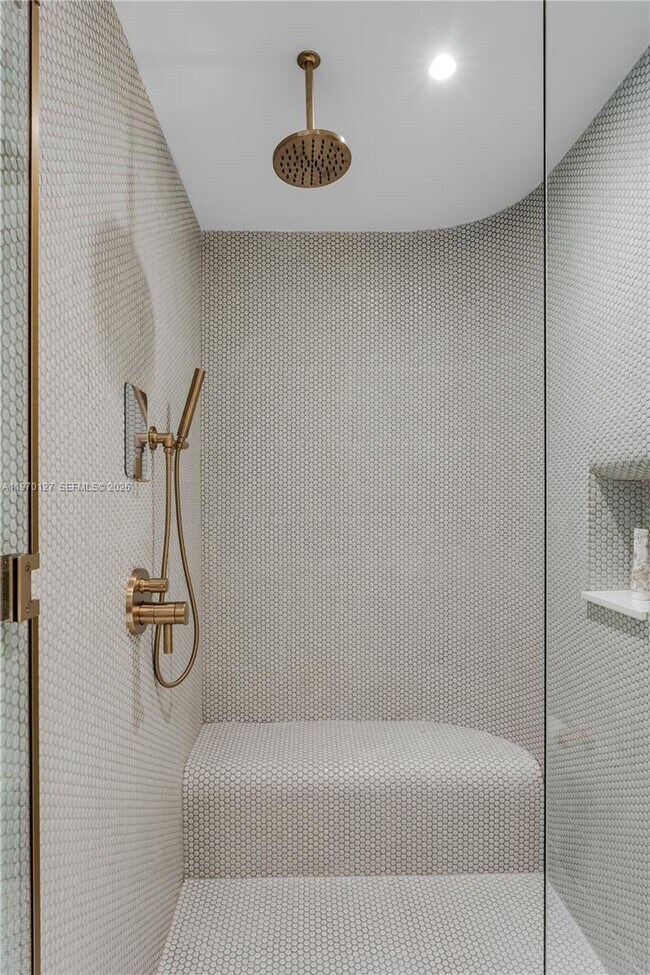 Building Photo - 2678 Tigertail Ave