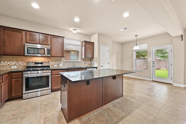 Building Photo - 808 Middle Creek Dr