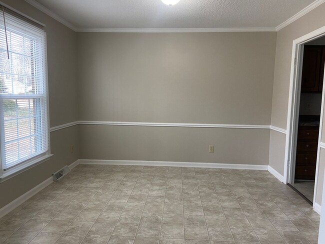 Building Photo - 3 Bedroom, 2 Bathroom House in Greensboro!