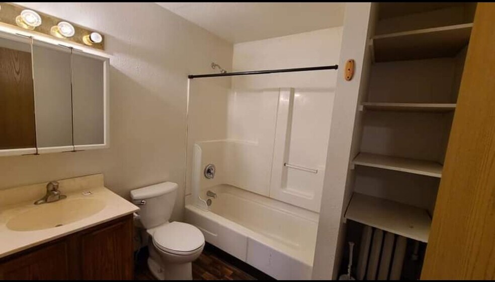 Building Photo - 819 11th St N