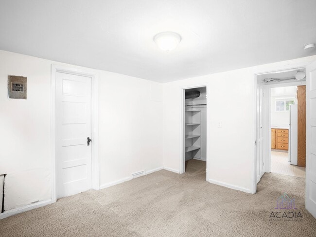 Building Photo - 125 E 600 N