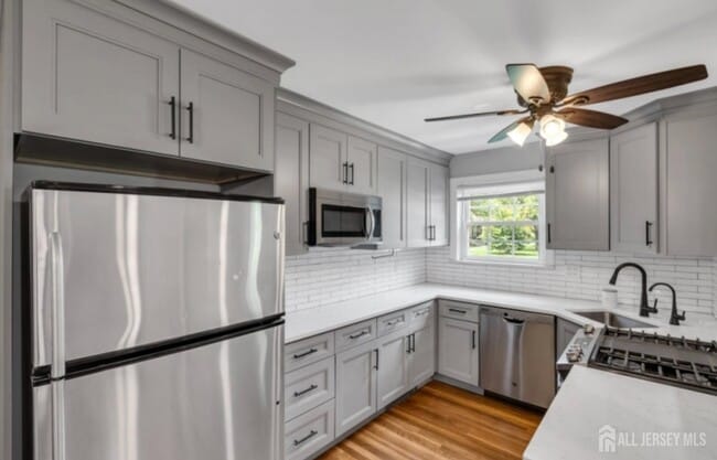 Building Photo - 320 South St