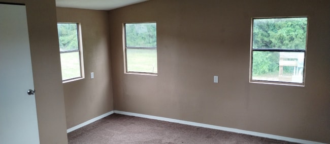 Building Photo - 135 SE Guinevere Ct