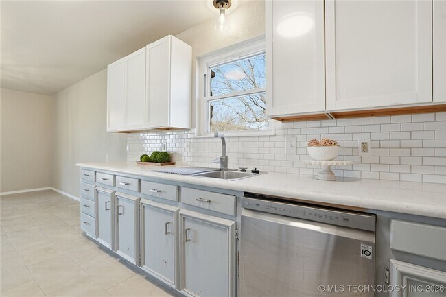 Building Photo - 7450 N 117th E Ave