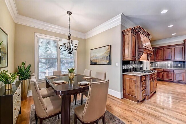 Building Photo - 8920 Doral Dr