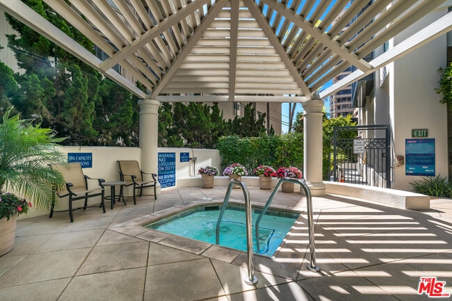 Building Photo - 10724 Wilshire Blvd
