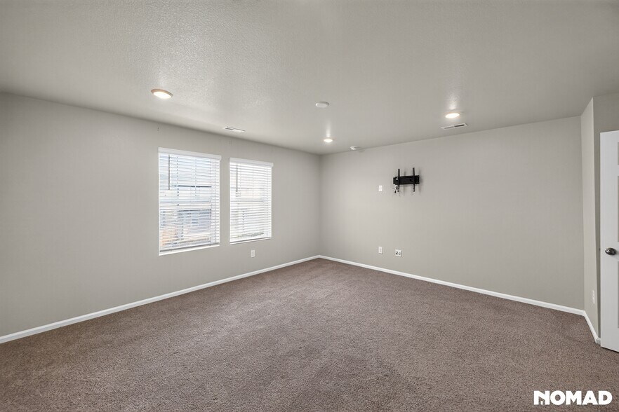 Building Photo - 745 N Tempe St