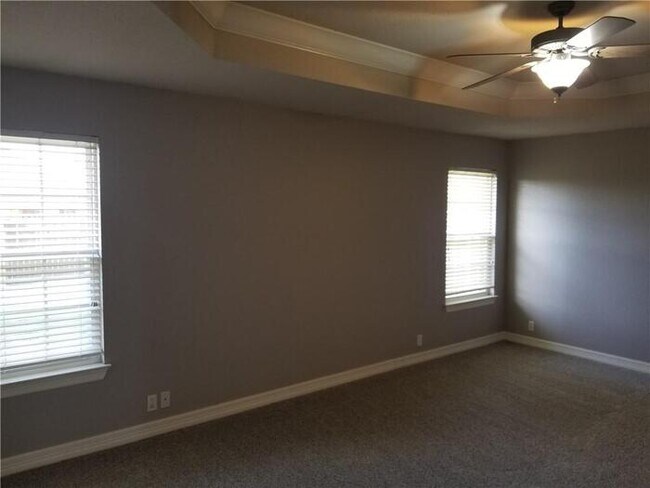 Building Photo - 884 Palisades Ave