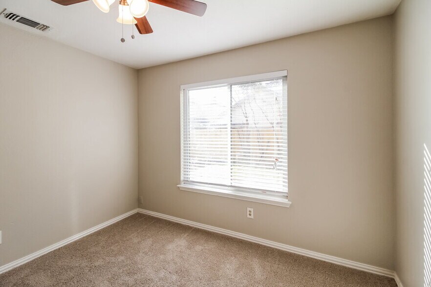 Building Photo - 1115 Colbert Ln