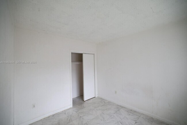 Building Photo - 465 E 28th St