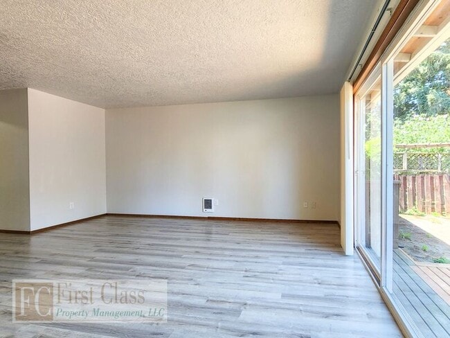 Building Photo - 1117 NE 181st Ave