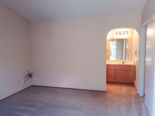 Building Photo - 604 Alamine Dr