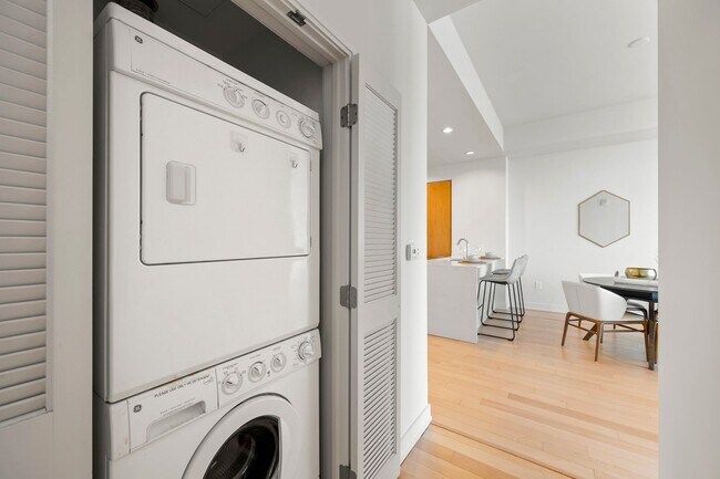 Building Photo - Stunning East Village 2 Bedroom at Alta! 2...