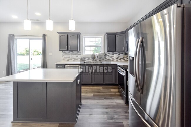 Building Photo - 4440 Valley Trace Dr