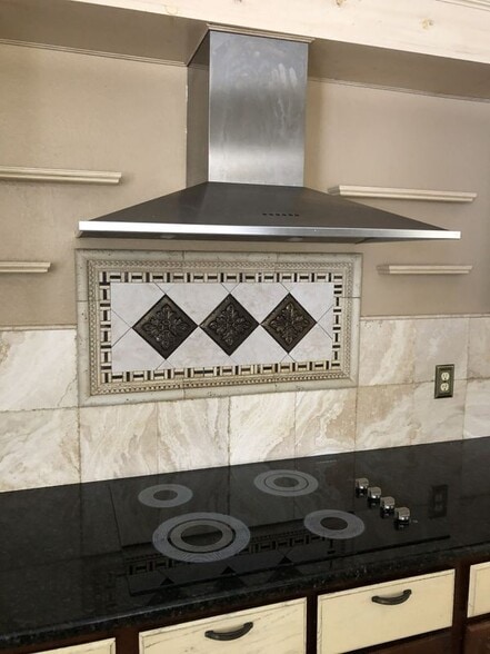 Building Photo - 650 Captiva Cir