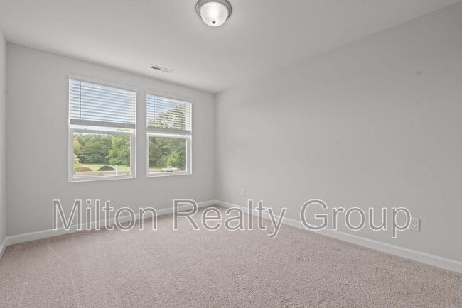 Building Photo - 45 Village Edge Dr