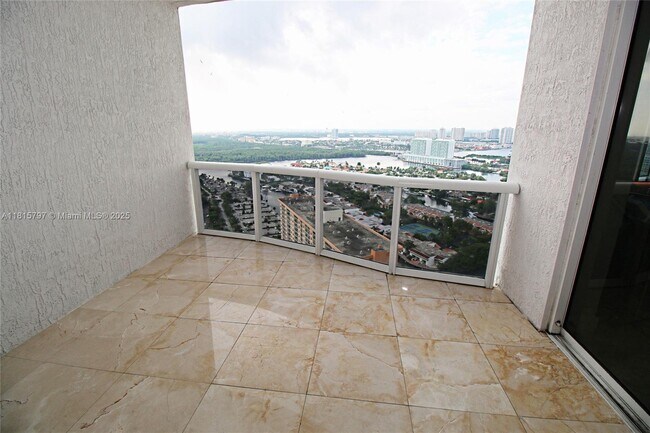 Building Photo - 15901 Collins Ave