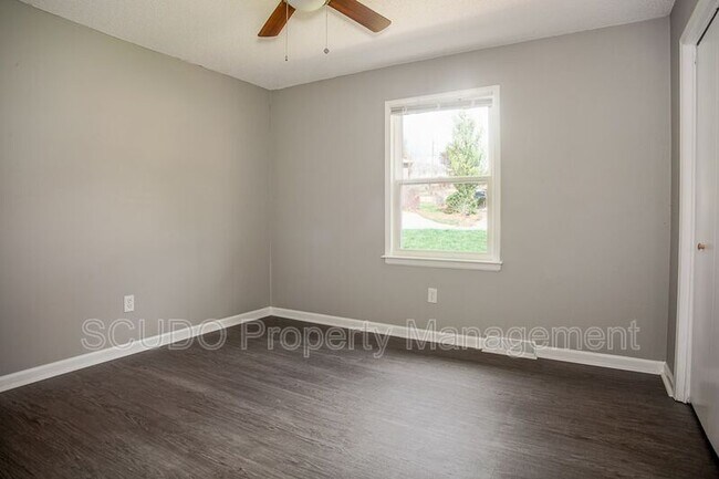 Building Photo - 6912 NW Searcy Dr