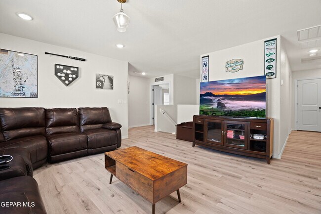 Building Photo - 2812 Tierra De Moyo Pl