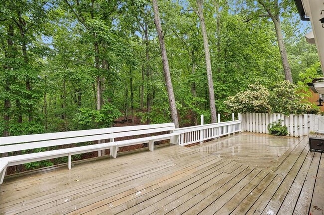 Building Photo - 2063 Six Branches Dr