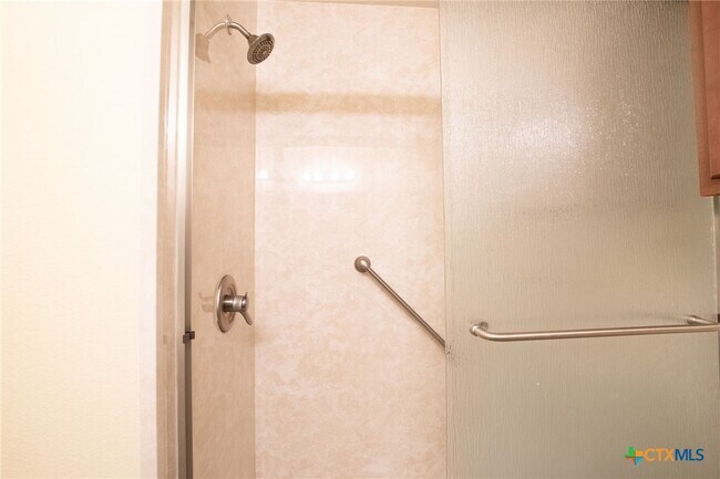 Building Photo - 5000 Willamette Ln