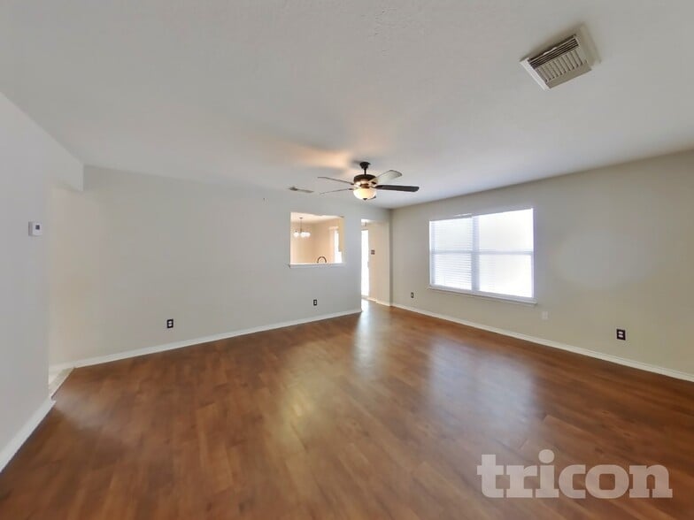 Building Photo - 7902 Brazoria Park