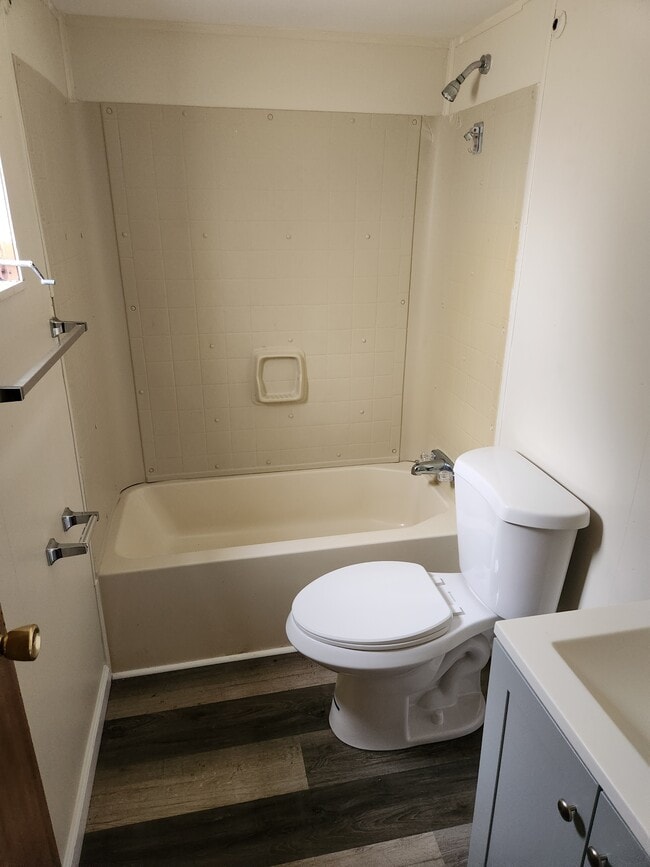 Building Photo - 1004 Aaron Ln