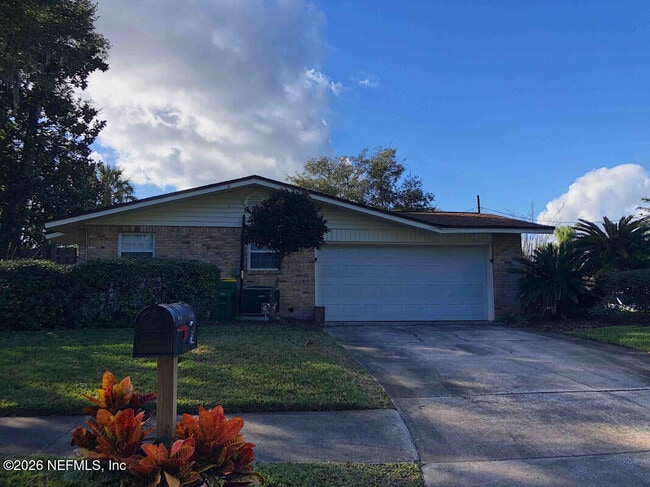 Building Photo - 2 Fairway Rd