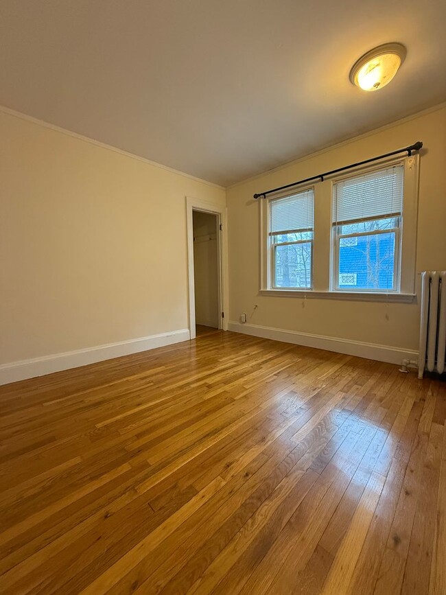 Building Photo - Spacious, Sunny and Updated Brighton / Oak...