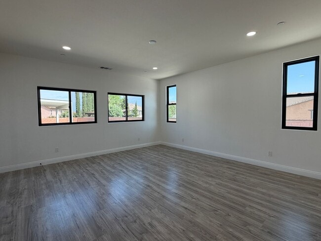 Building Photo - 4465 Gilchrist Dr