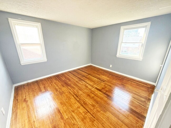 Building Photo - 4 BED 2 BATH SINGLE FAMILY HOME!