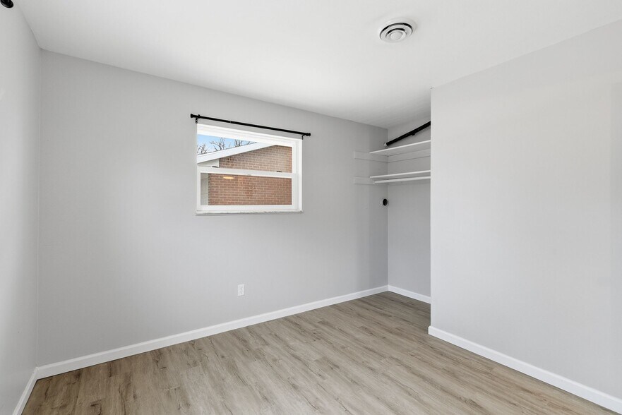 Building Photo - 84 Lasalle St