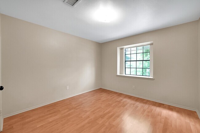 Building Photo - 83 Summer Crest Cir