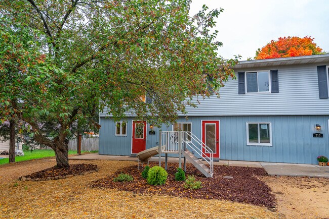 Building Photo - 211 Parkway Dr