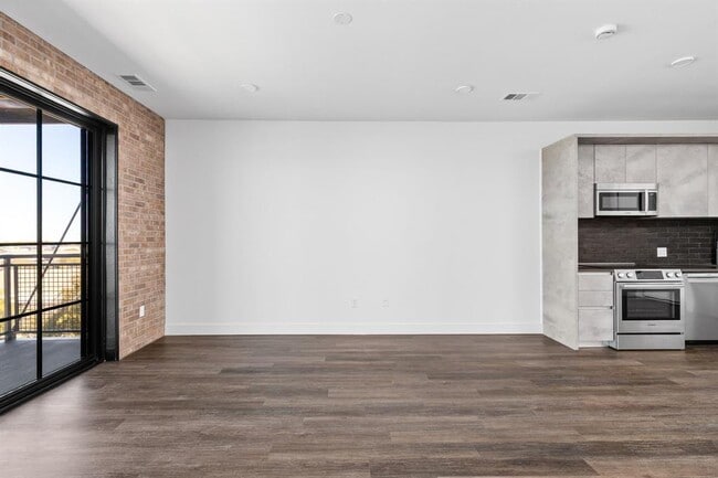 Building Photo - 4315 S Congress Ave