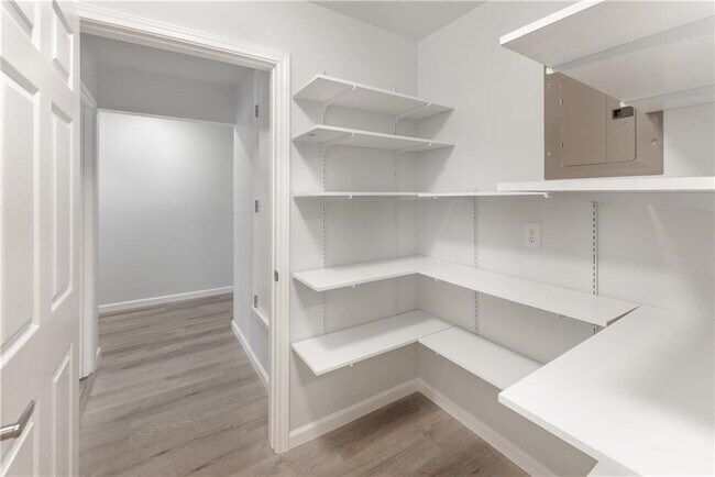 Building Photo - 707 Central Dr
