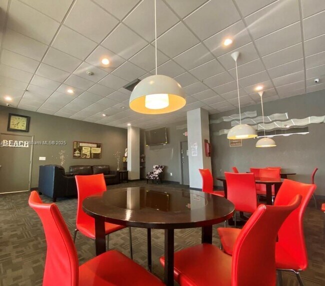 Building Photo - 400 Kings Point Dr