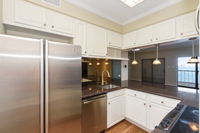 Building Photo - 351 Lakeside Ln