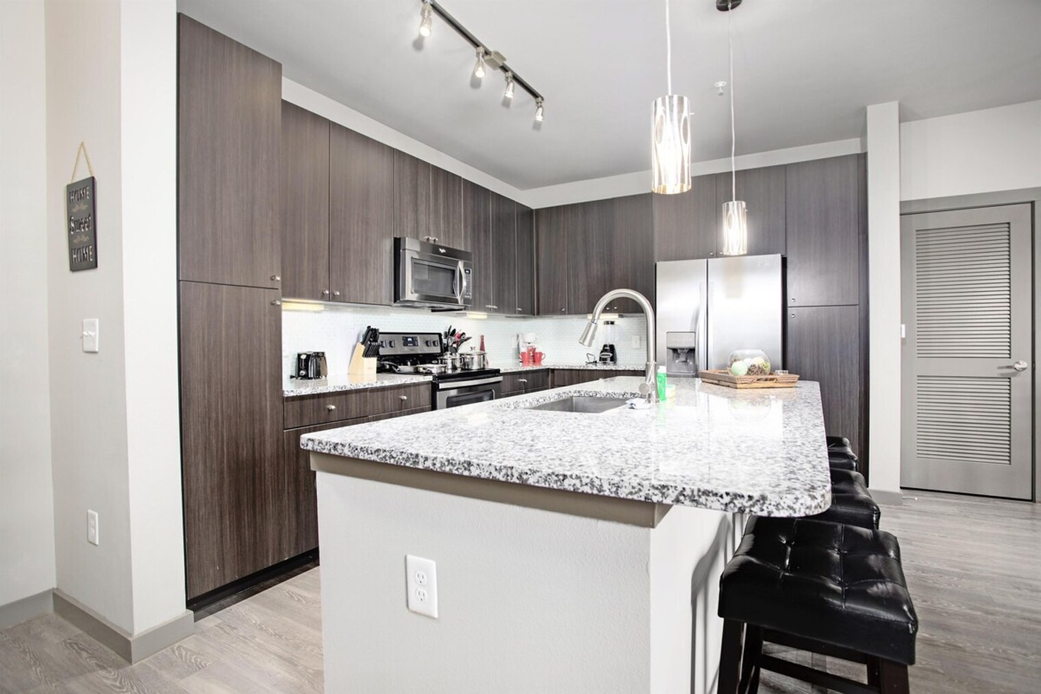 Building Photo - 976 S Braeswood Blvd