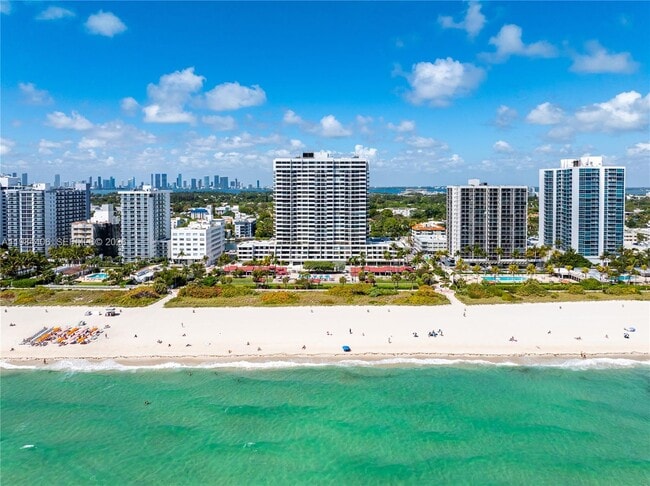 Building Photo - 2555 Collins Ave