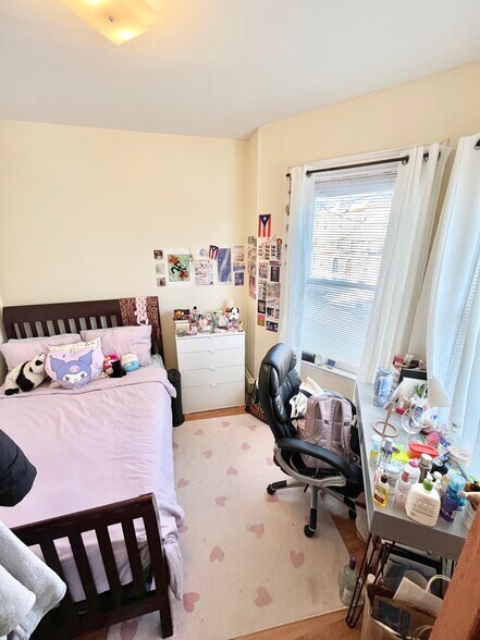 Building Photo - 103 Calumet St